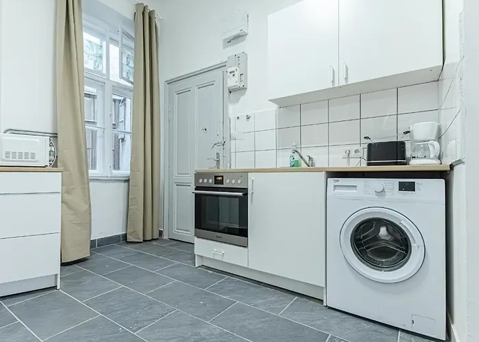 Comfortable 1 Bedroom Apartment In Prime Location