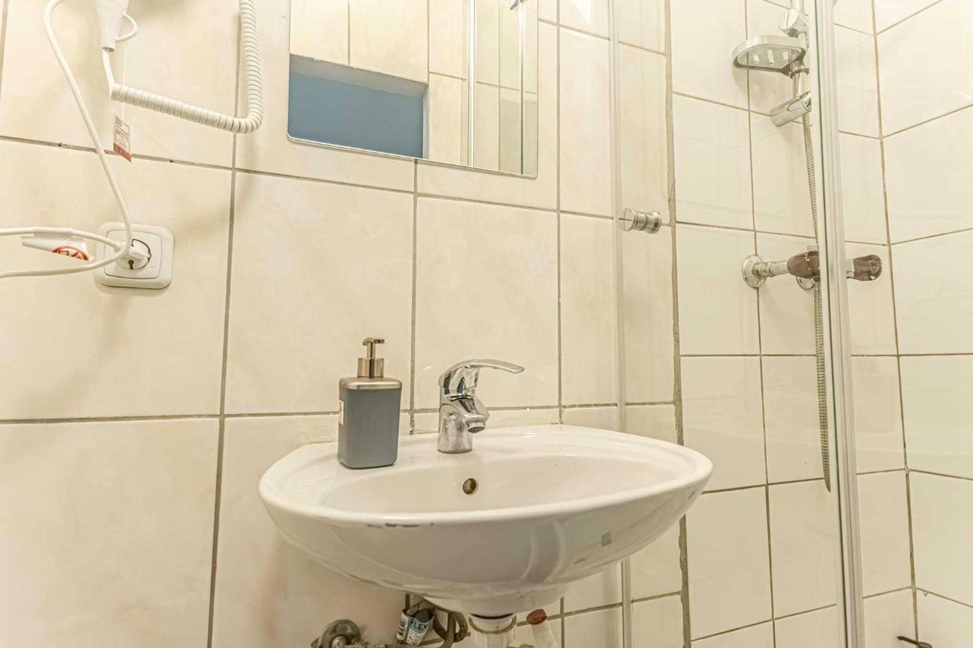 Apartment Comfortable 1 Bedroom In Prime Location