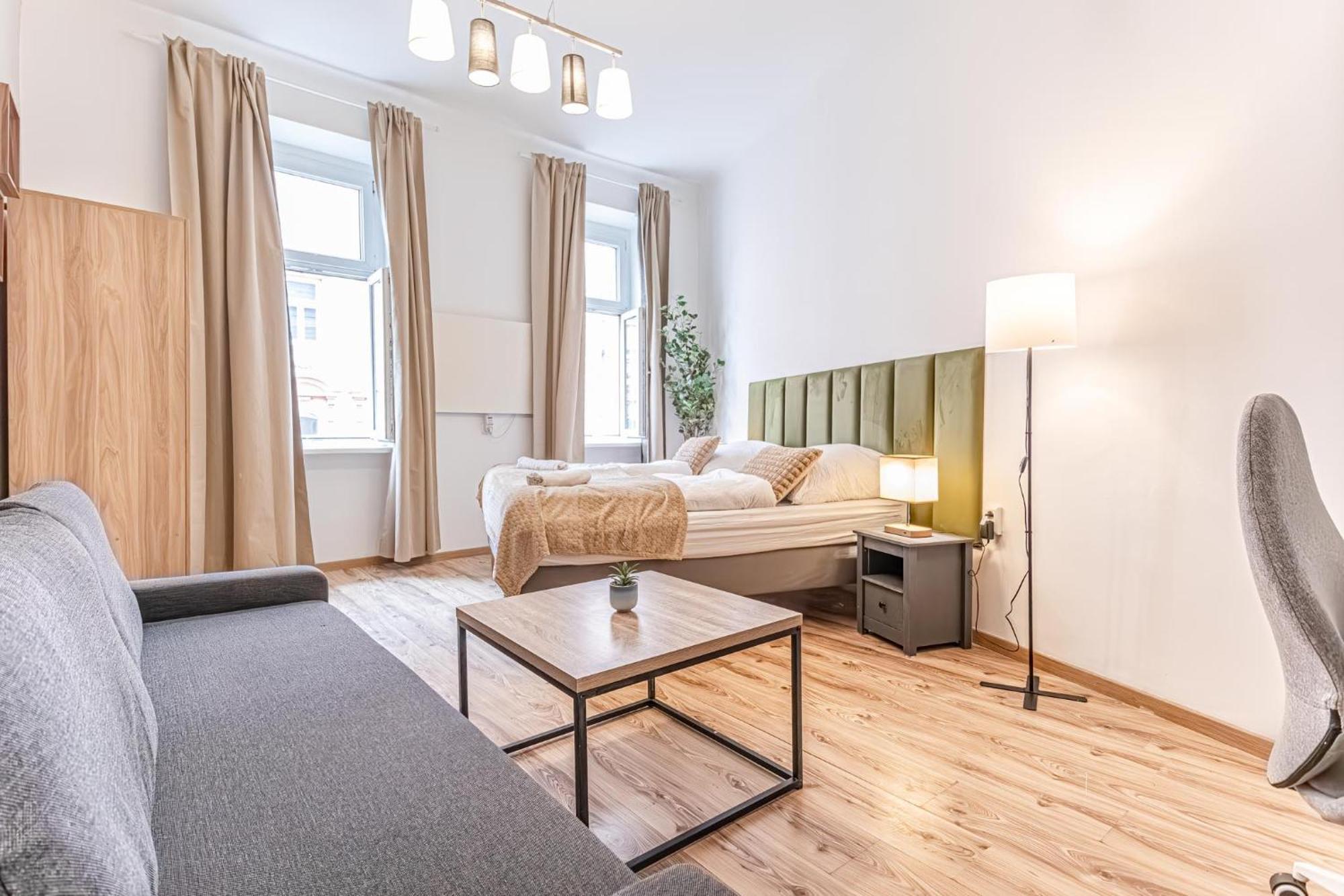 Comfortable 1 Bedroom In Prime Location *