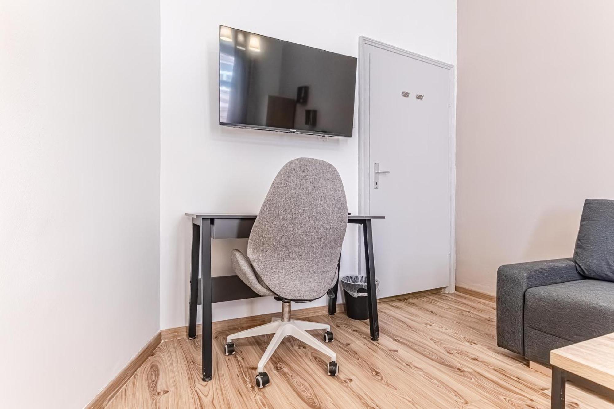 Apartment Comfortable 1 Bedroom In Prime Location *